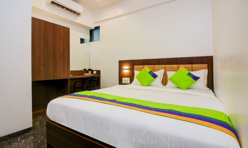 Economy Room | Desk, WiFi (free), bed sheets
