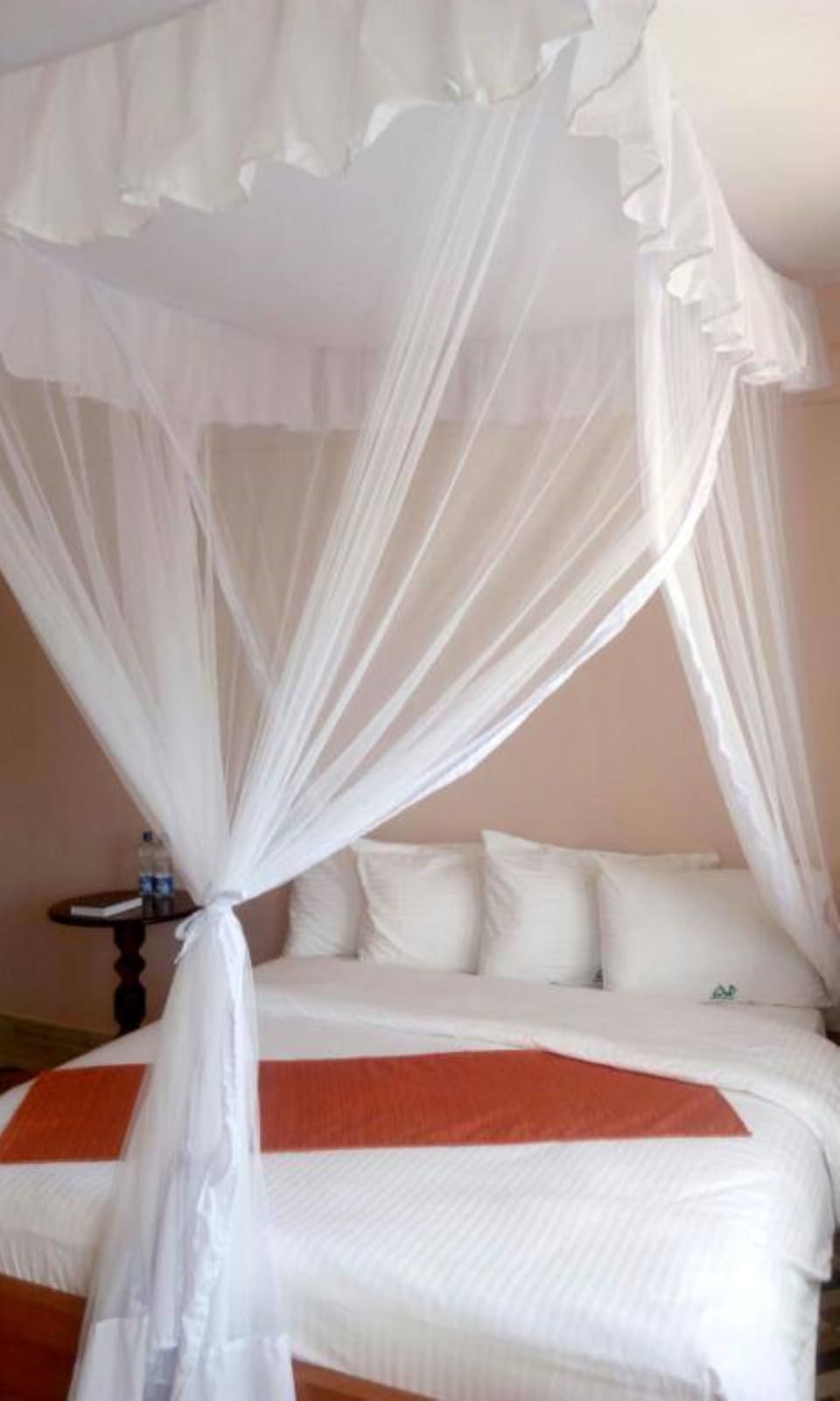 Standard Room | Desk, bed sheets