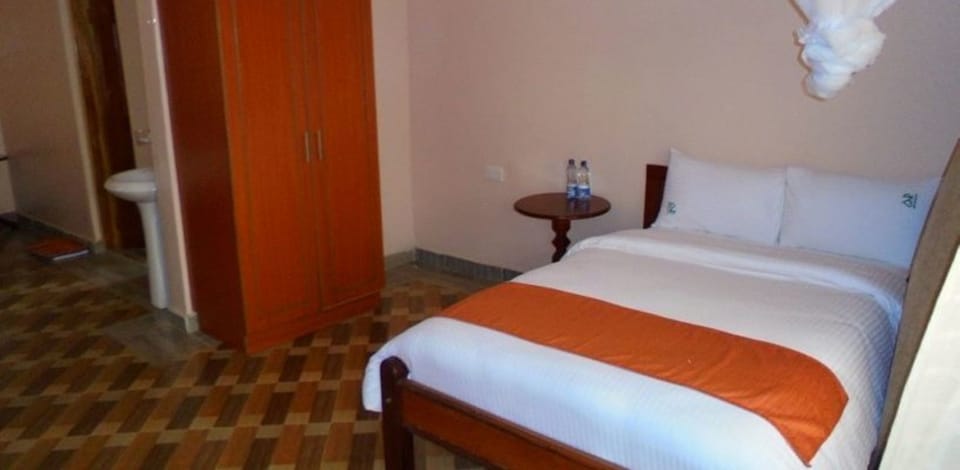 Standard Room | Desk, bed sheets