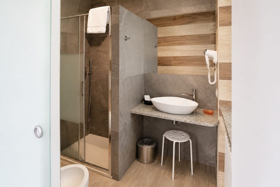 Double or Twin Room (Standard Plus) | Bathroom sink