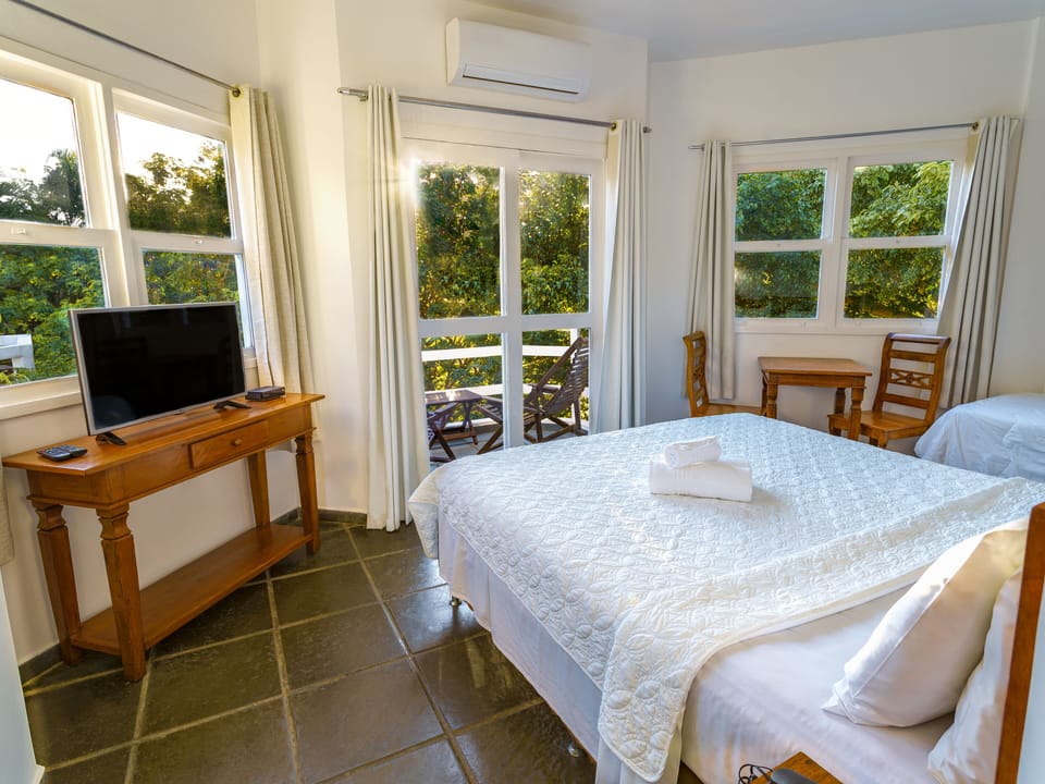 Triple Room, 1 Bedroom | In-room safe, individually furnished, free WiFi, bed sheets