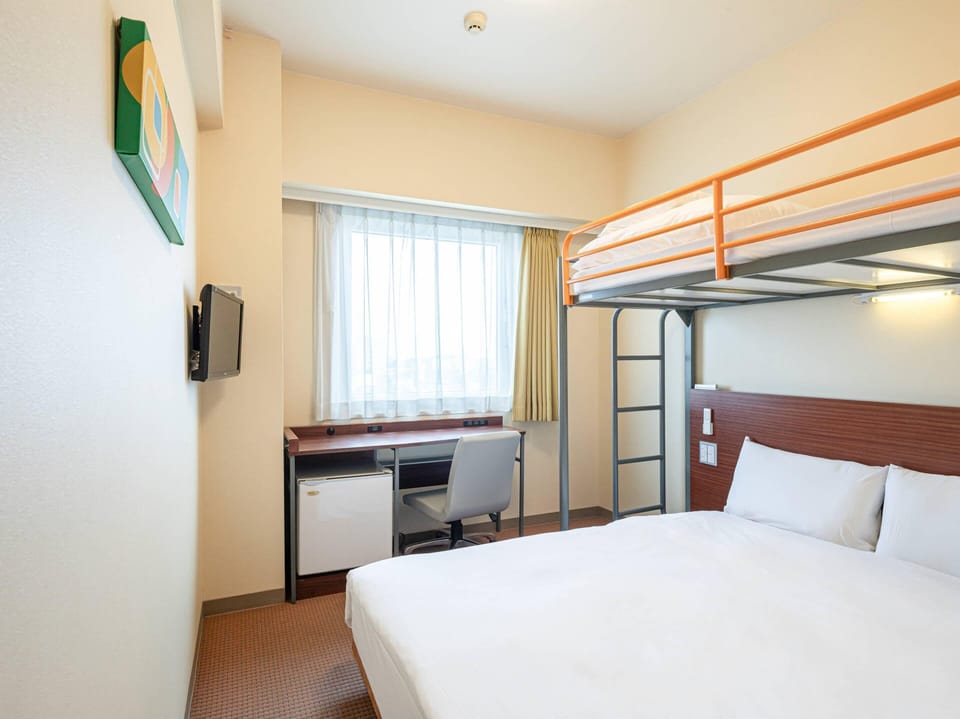 Standard Room, 1 Double Bed and 1 Loft Bed, Non Smoking | Down comforters, desk, laptop workspace, blackout drapes