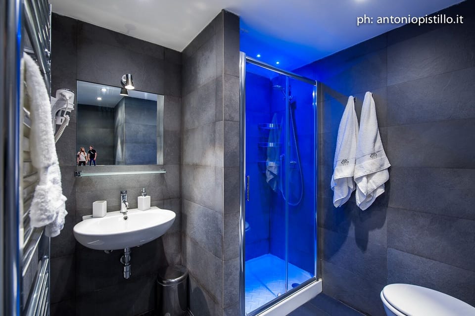 Standard Double Room, Private Bathroom (Room 2) | Bathroom | Shower, free toiletries, hair dryer, towels