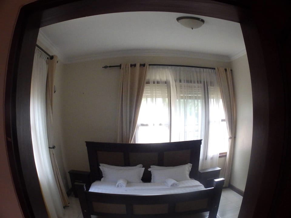 Double Room | Desk, free WiFi, bed sheets