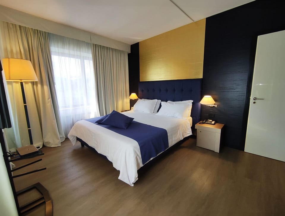 Junior Suite | Premium bedding, pillowtop beds, minibar, in-room safe