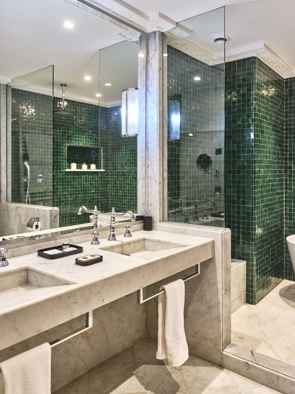 Executive Room | Bathroom | Separate tub and shower, deep soaking tub, rainfall showerhead