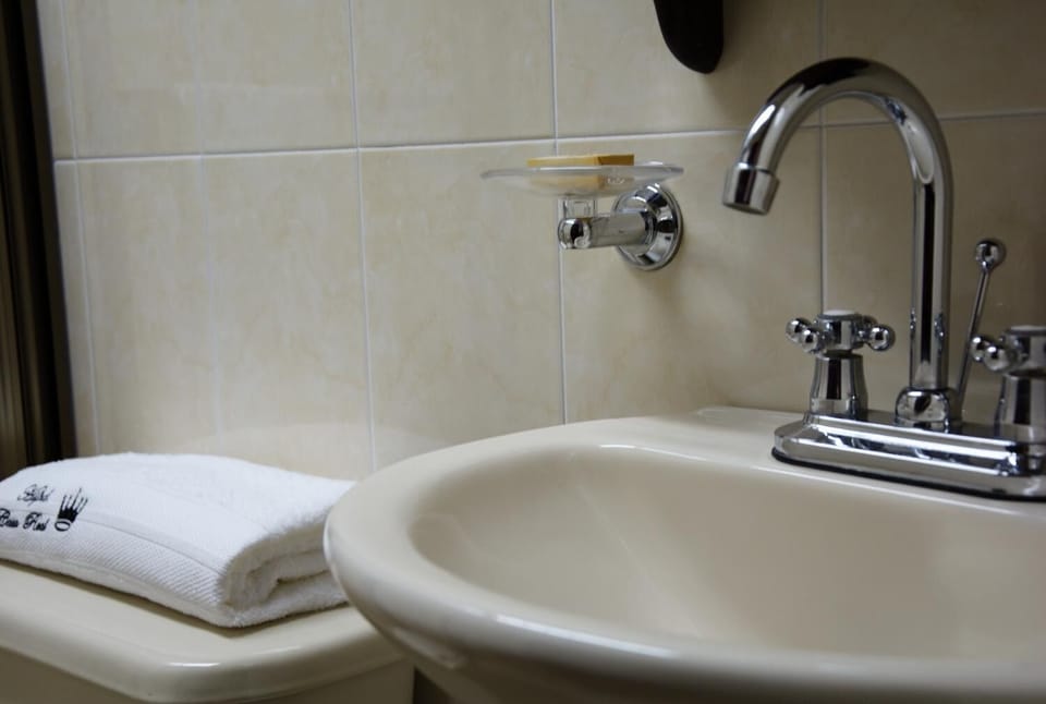 Shower, towels