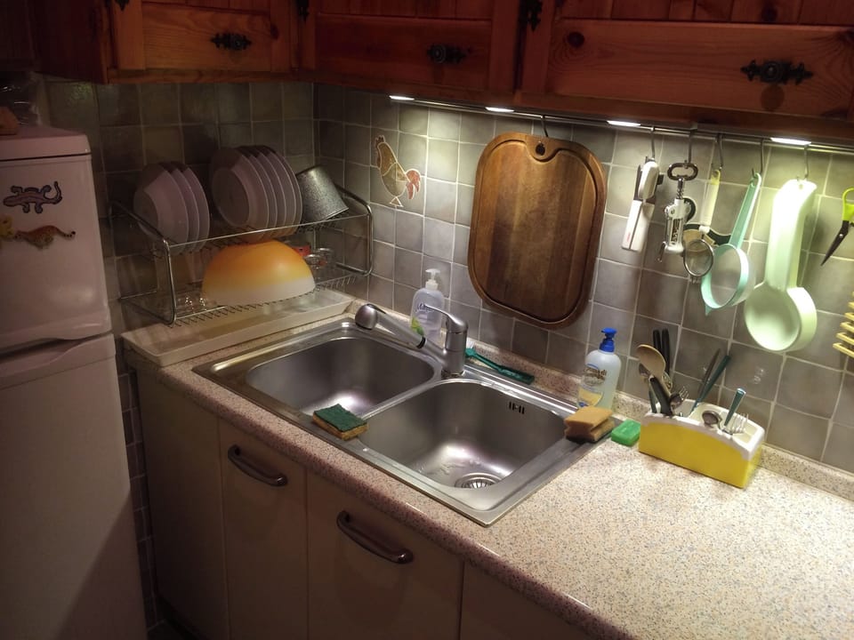 Stovetop, cookware/dishes/utensils