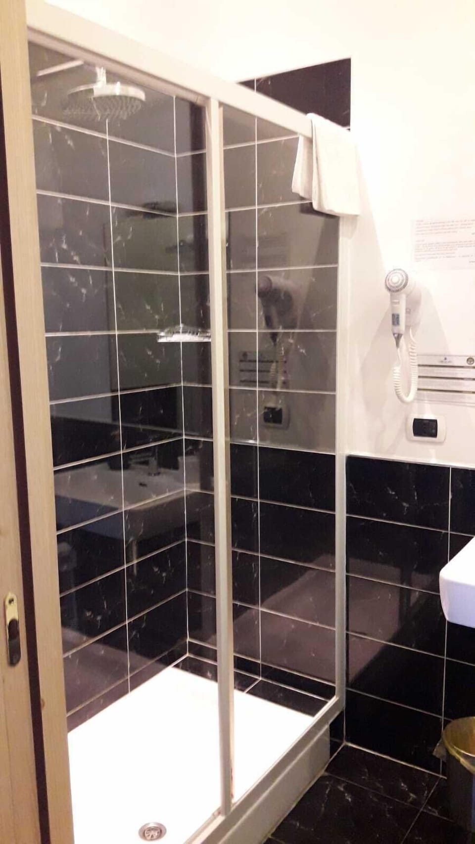 Classic Double Room | Bathroom shower