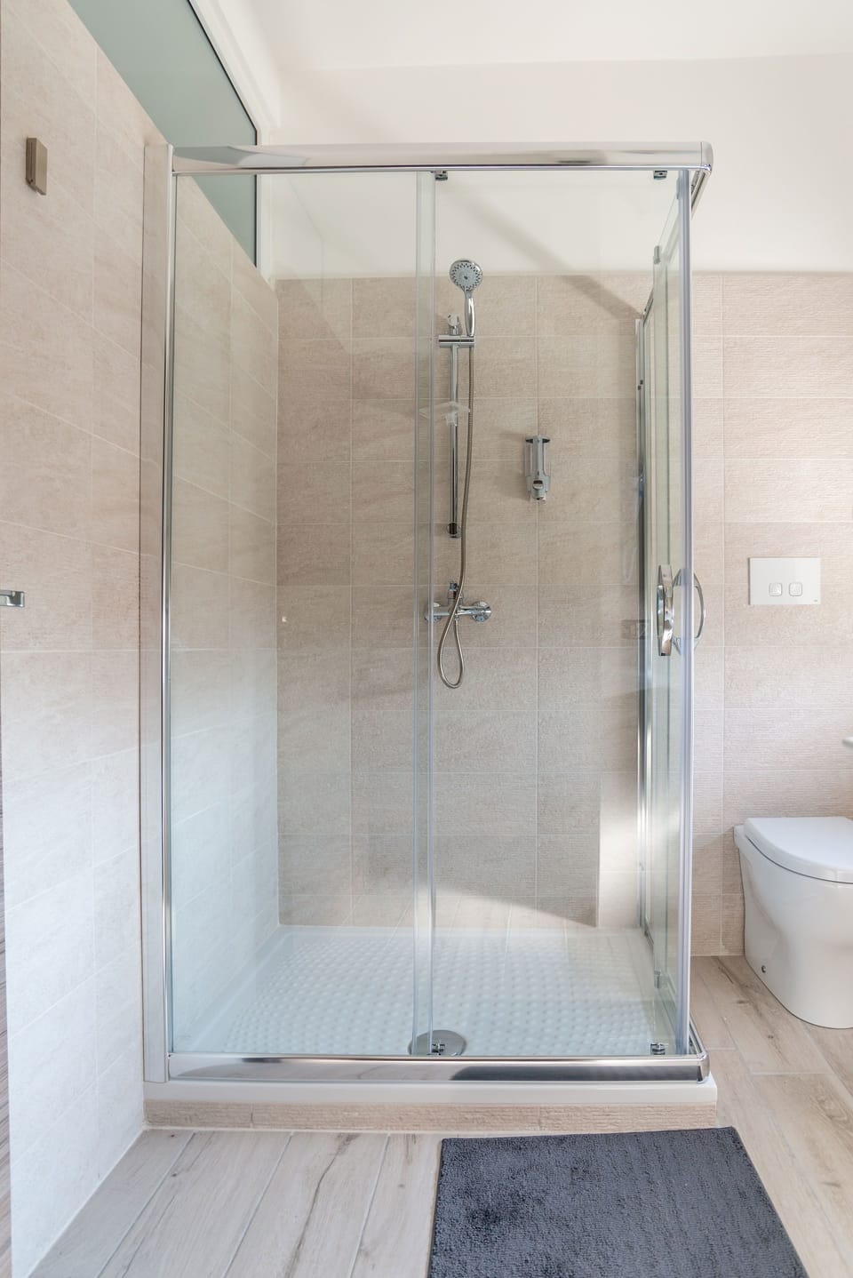 Comfort Double Room (Stanza del Sole) | Bathroom | Shower, hair dryer, towels
