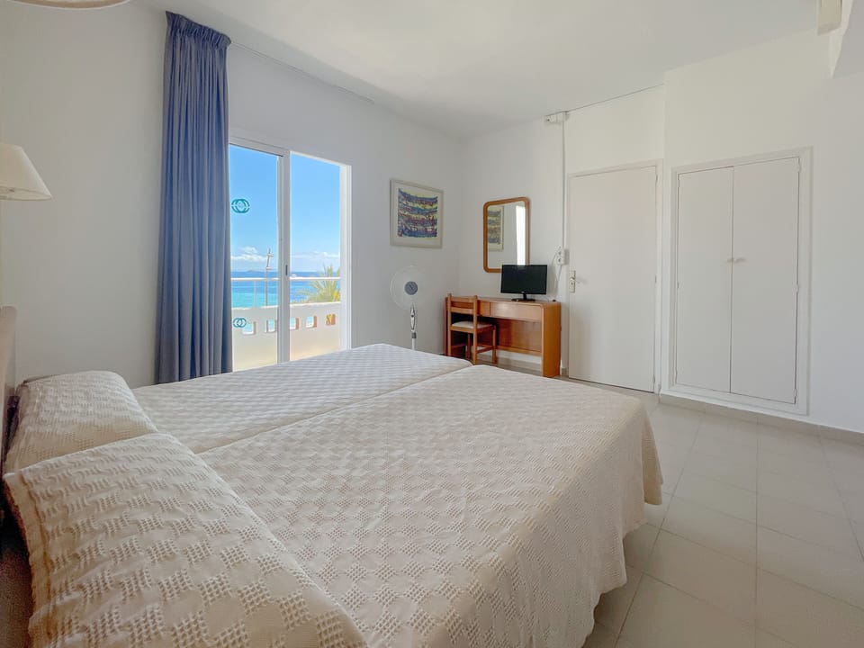 Standard Double Room, Sea View | Desk, blackout drapes, iron/ironing board (on request), WiFi (free)