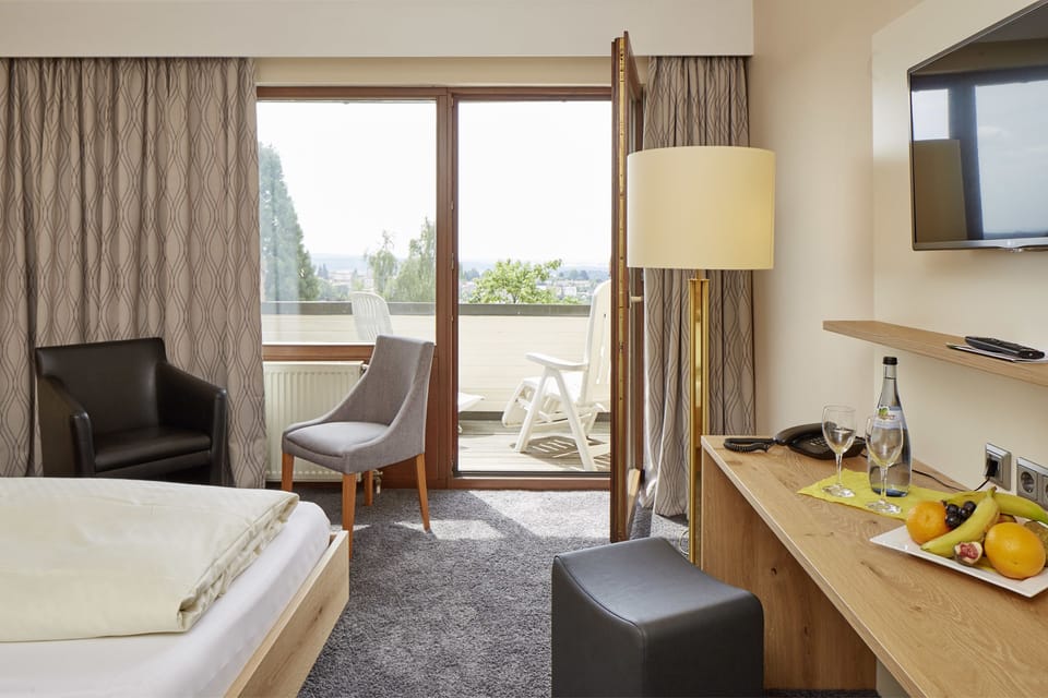 Comfort Double Room | Hypo-allergenic bedding available, minibar, in-room safe, desk