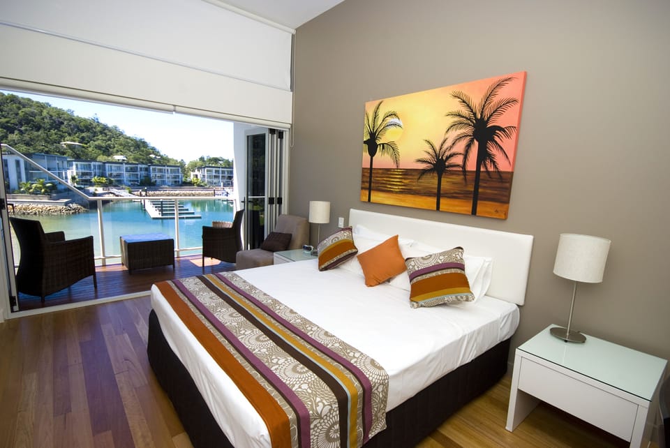 Beachside Magnetic Harbour Apartment in Queensland