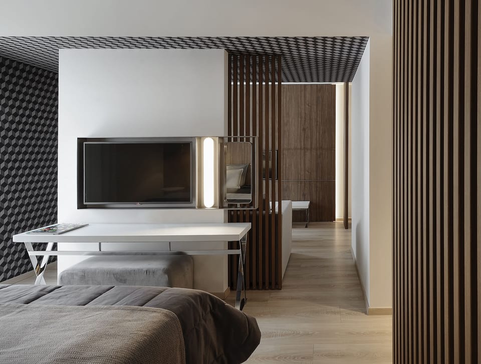 Deluxe Suite, 1 King Bed with Sofa bed | Egyptian cotton sheets, premium bedding, pillowtop beds, minibar