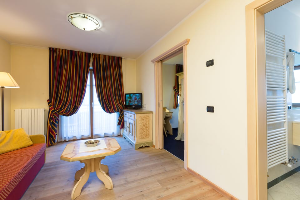 Suite | Minibar, in-room safe, desk, soundproofing