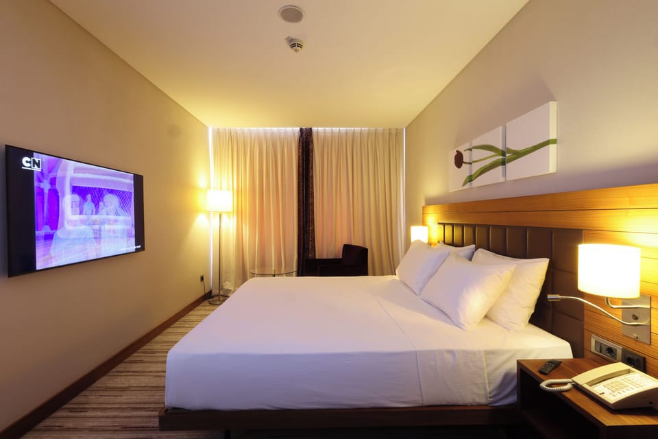 Standard Suite, 1 Bedroom | Minibar, in-room safe, iron/ironing board, rollaway beds