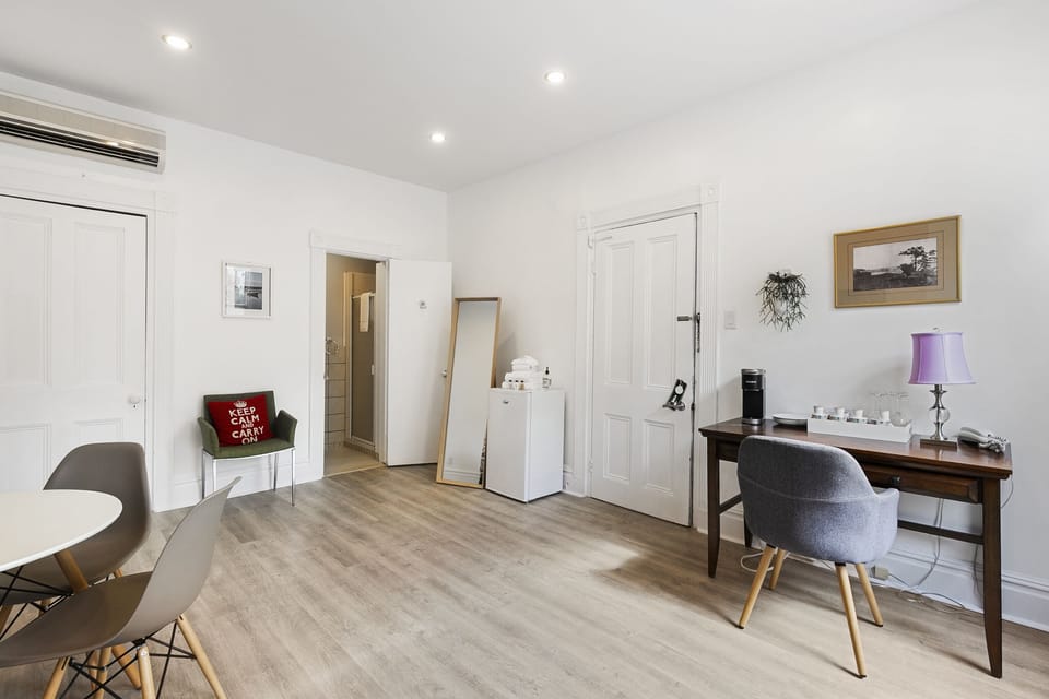 Economy Quadruple Room | Bathroom | Free toiletries, hair dryer, towels, soap