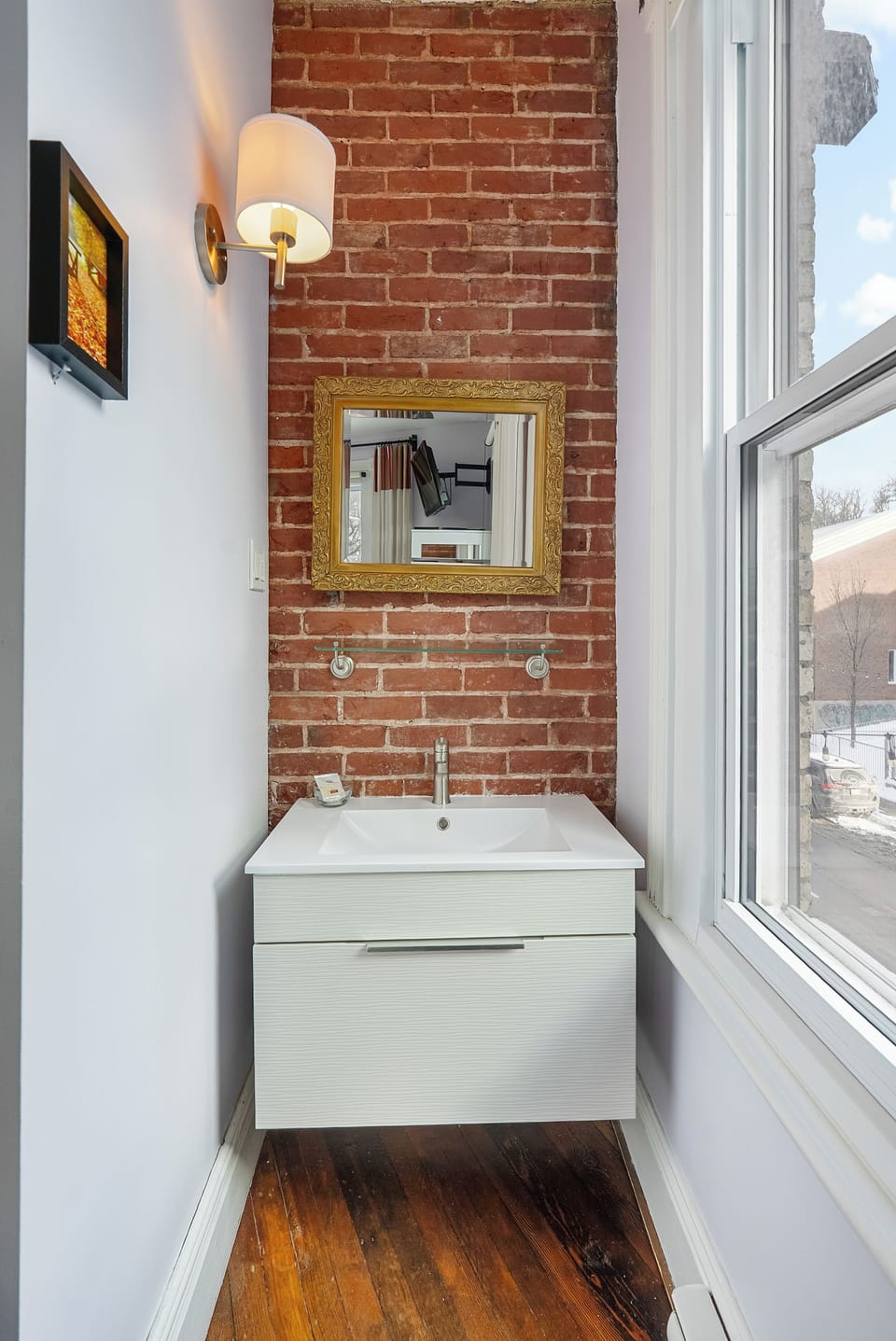 Standard Room, 1 Queen Bed | Bathroom | Free toiletries, hair dryer, towels, soap