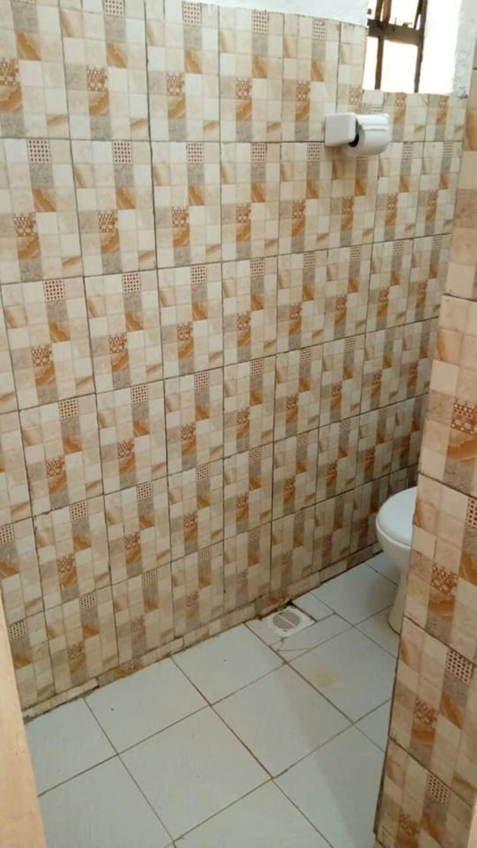 Cottage | Bathroom | Shower, rainfall showerhead, free toiletries, slippers