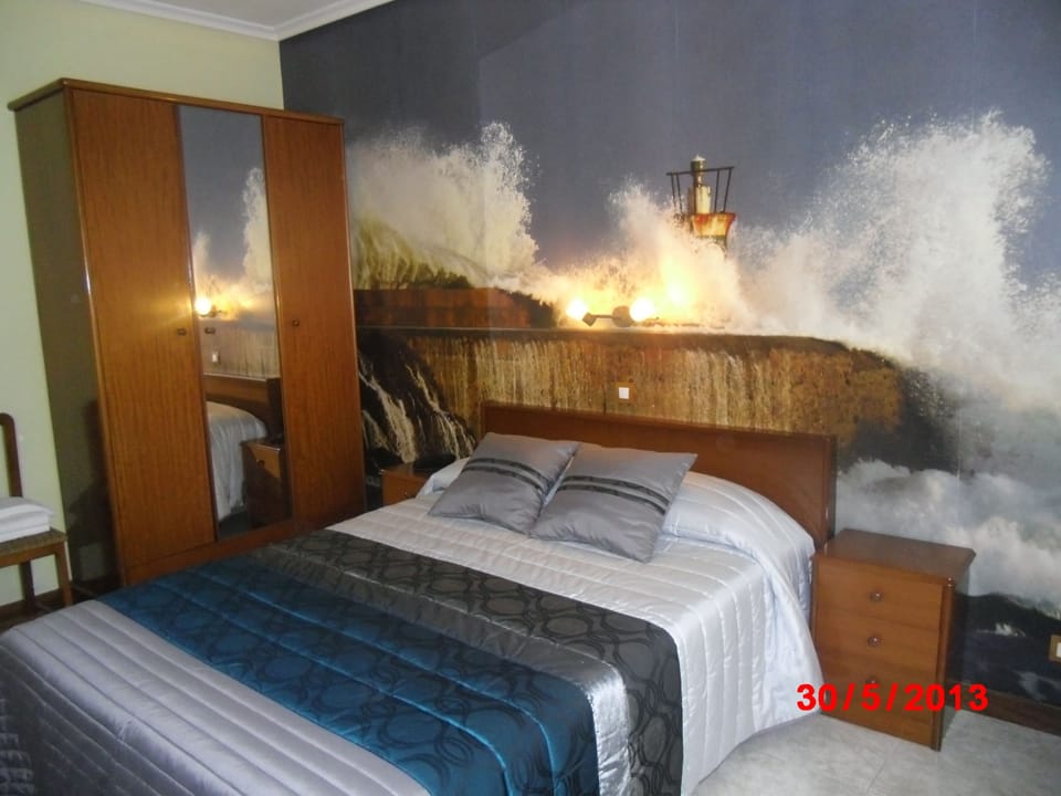 Double Room | Cribs/infant beds, rollaway beds, free WiFi, bed sheets