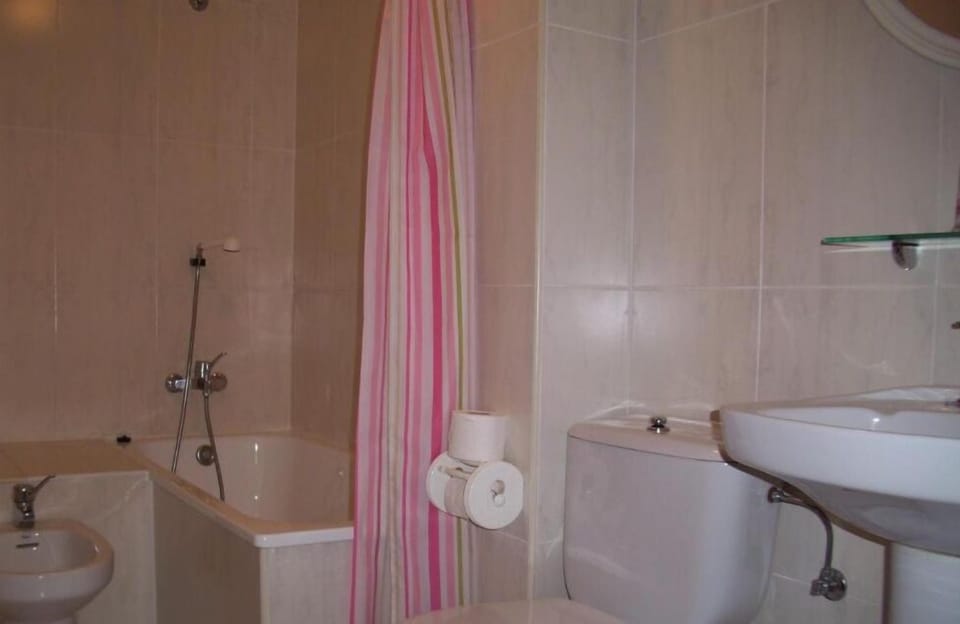 Free toiletries, bidet, towels