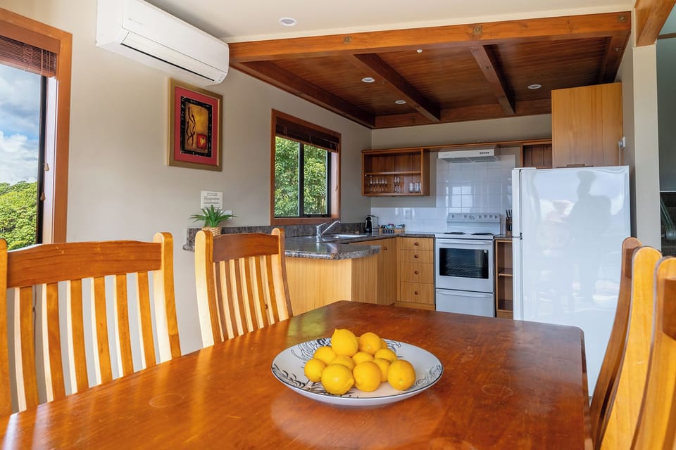 Premium Apartment, Jetted Tub | Private kitchen | Full-size fridge, microwave, oven, stovetop