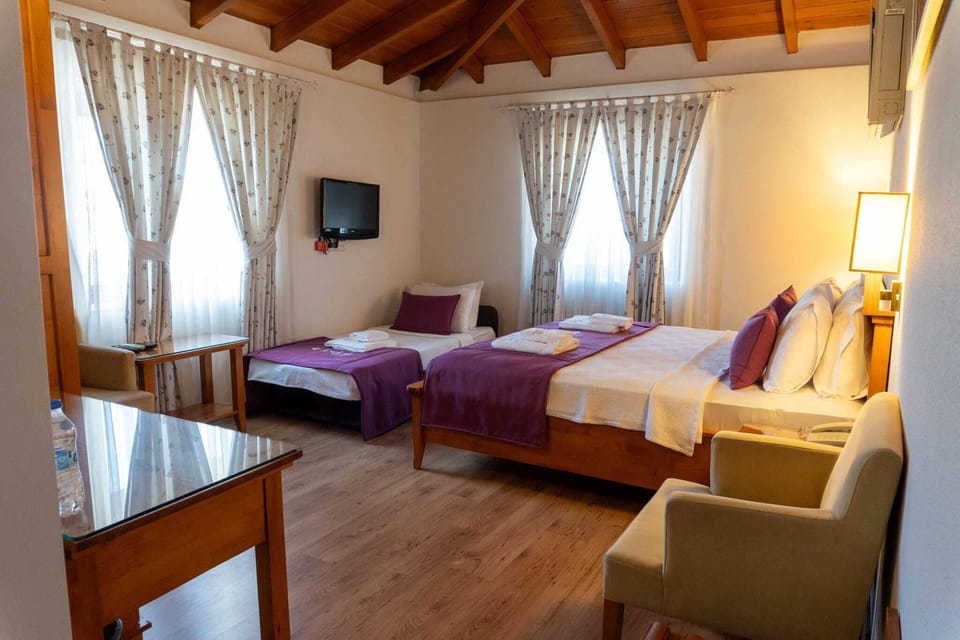 Deluxe Triple Room | Egyptian cotton sheets, minibar, in-room safe, soundproofing