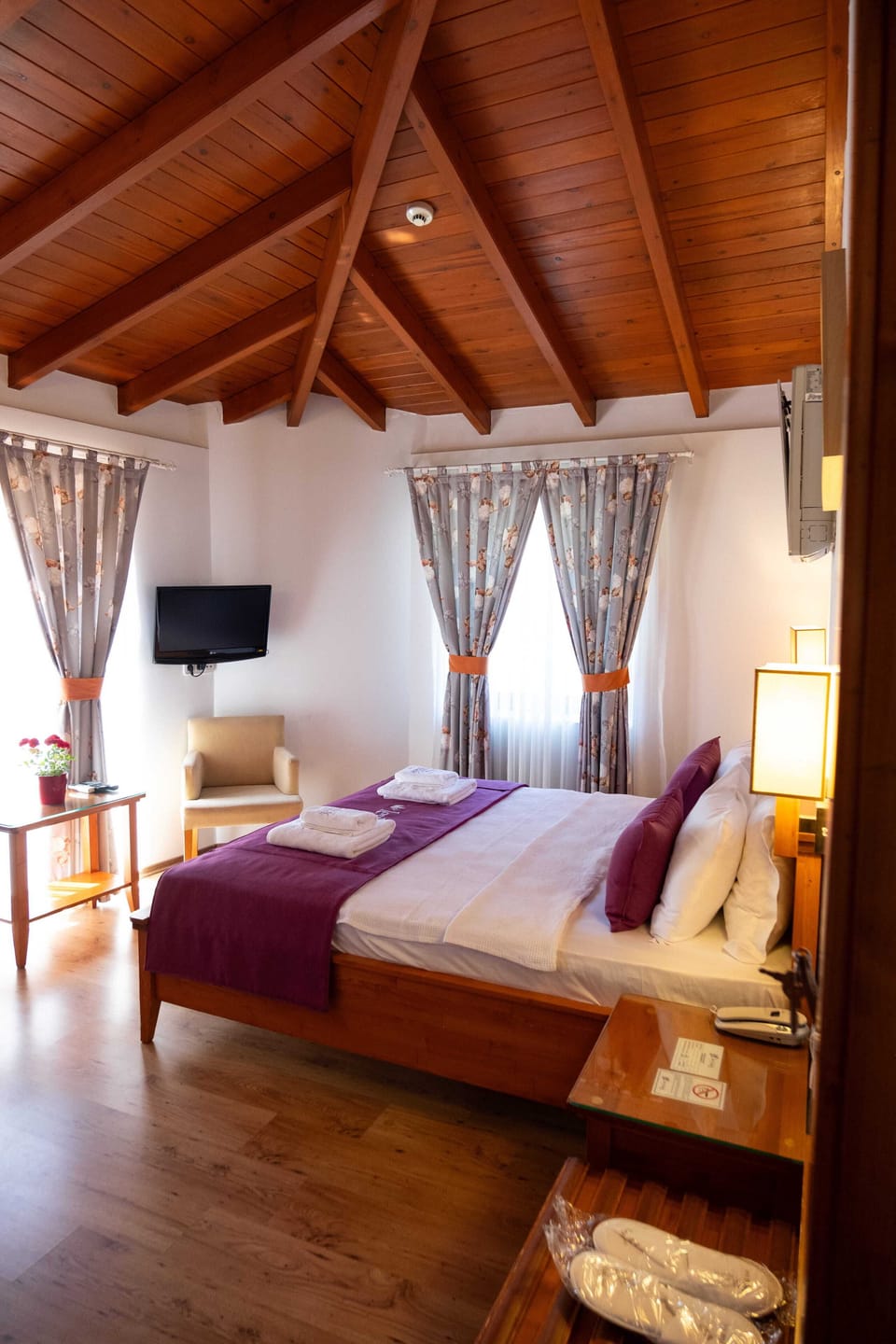 Deluxe Room | Egyptian cotton sheets, minibar, in-room safe, soundproofing