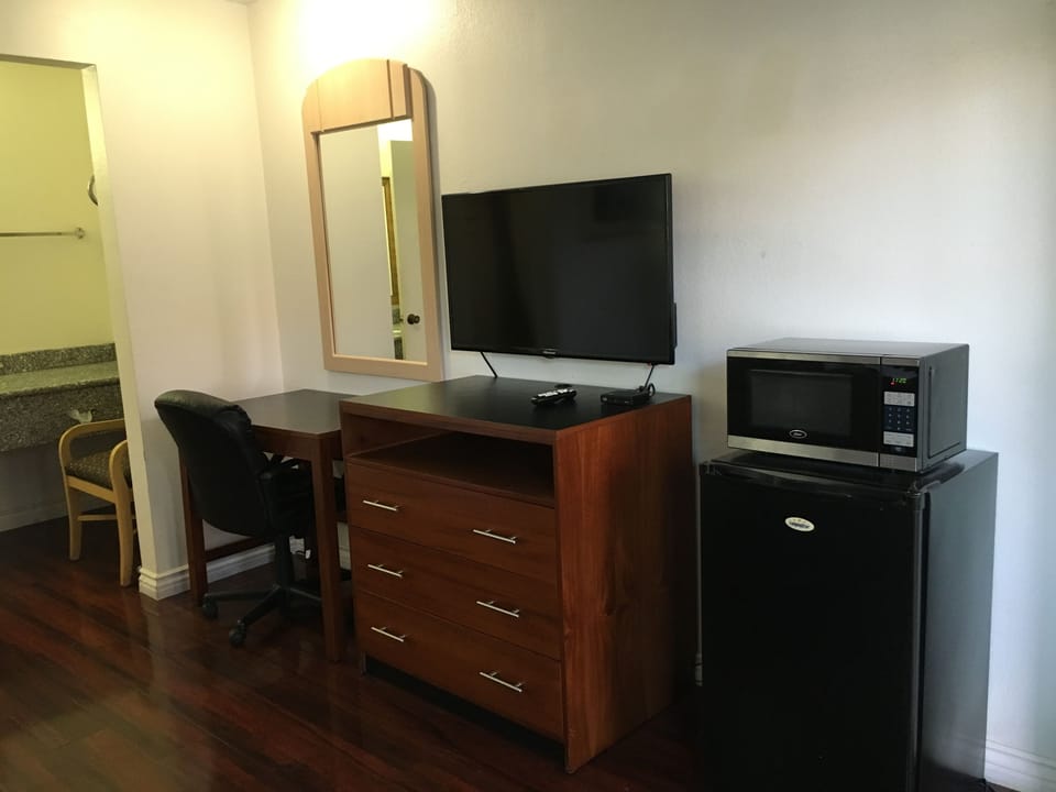 One King Bed  | In-room safe, desk, laptop workspace, free WiFi