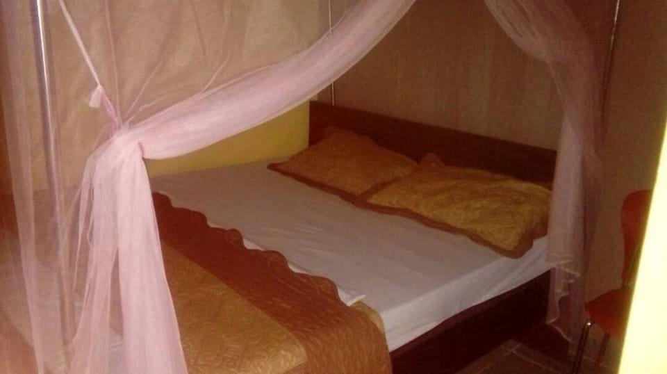 Deluxe Double Room | Desk, bed sheets
