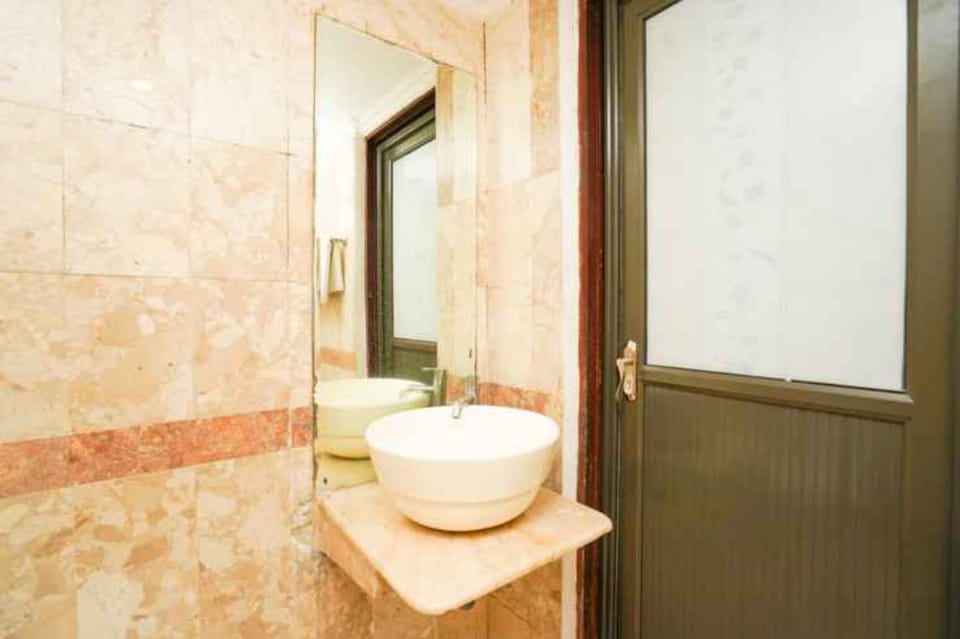 Standard Double Room | Bathroom | Shower, free toiletries, towels, soap