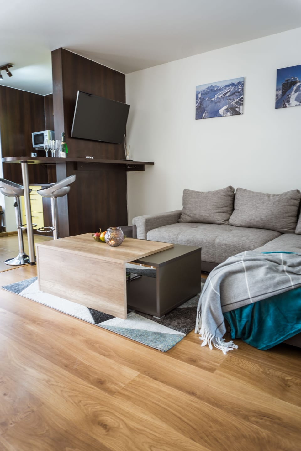 Apartment, 2 Bedrooms (D9) | Living area | Flat-screen TV