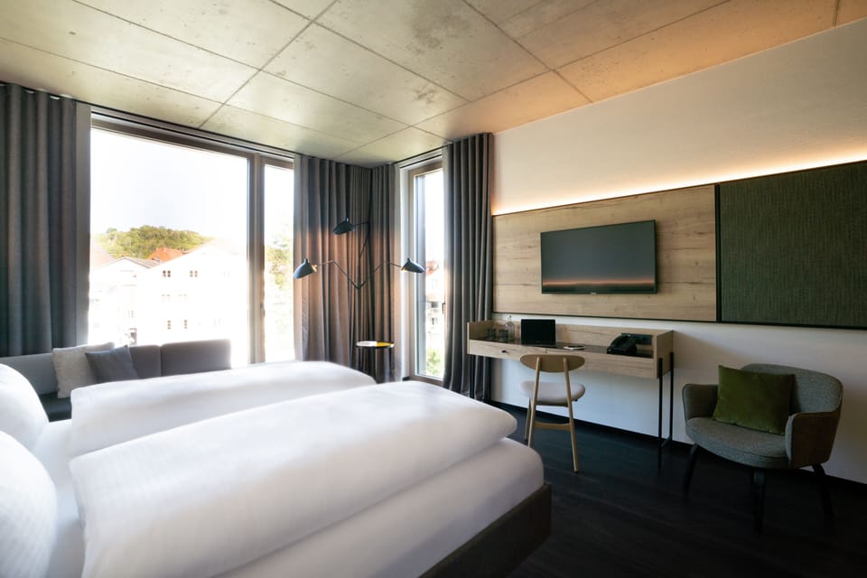 Premium Room, Non Smoking, Allergy Friendly | Premium bedding, memory foam beds, in-room safe, desk