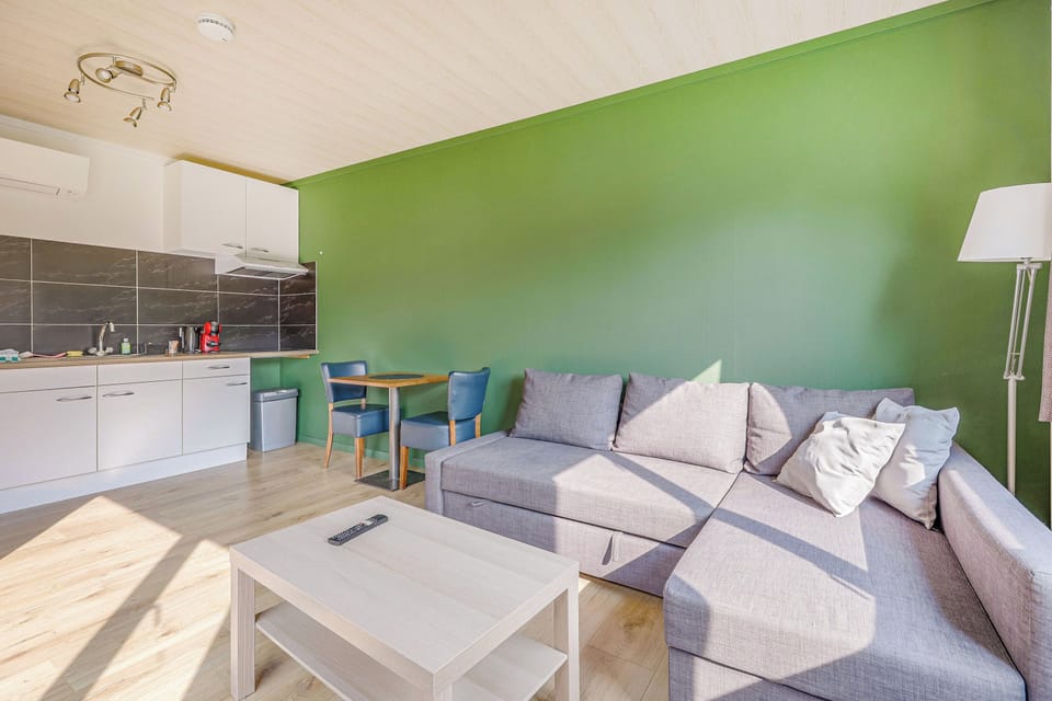 Deluxe Cabin, 1 Bedroom, Terrace, Garden Area | Living room | 32-inch Smart TV with cable channels, TV, Netflix