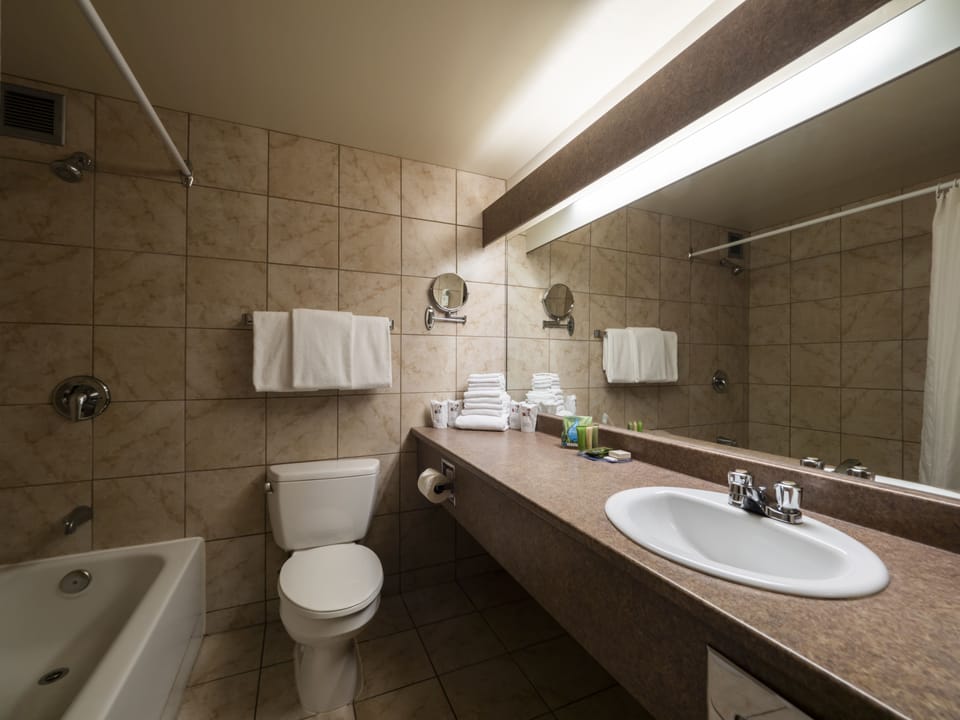 Combined shower/tub, free toiletries, hair dryer, bathrobes