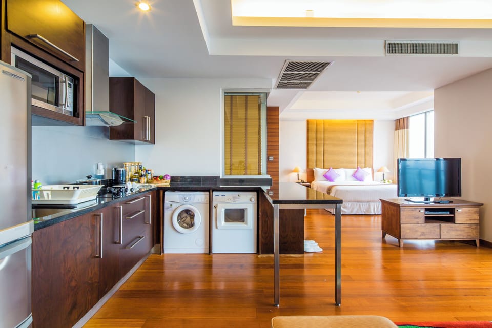 Studio Premier | In-room safe, desk, soundproofing, iron/ironing board