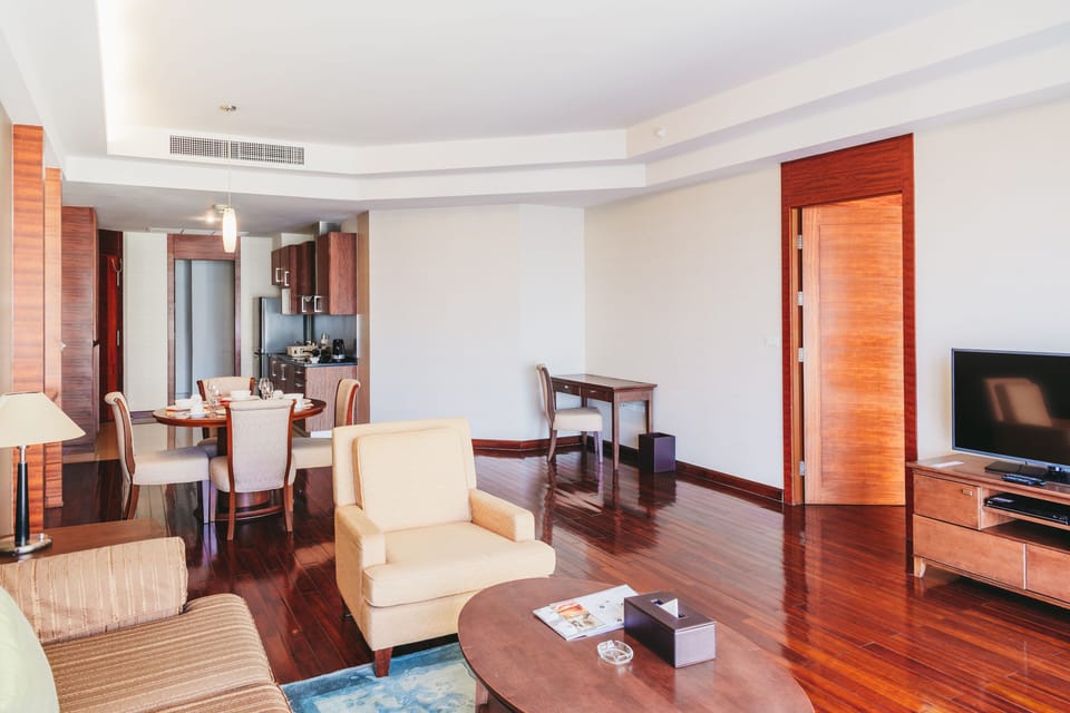 One Bedroom Executive | In-room safe, desk, soundproofing, iron/ironing board