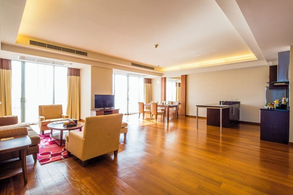 Two - Bedroom Panorama Suite | Living area | 42-inch LED TV with cable channels, TV, fireplace
