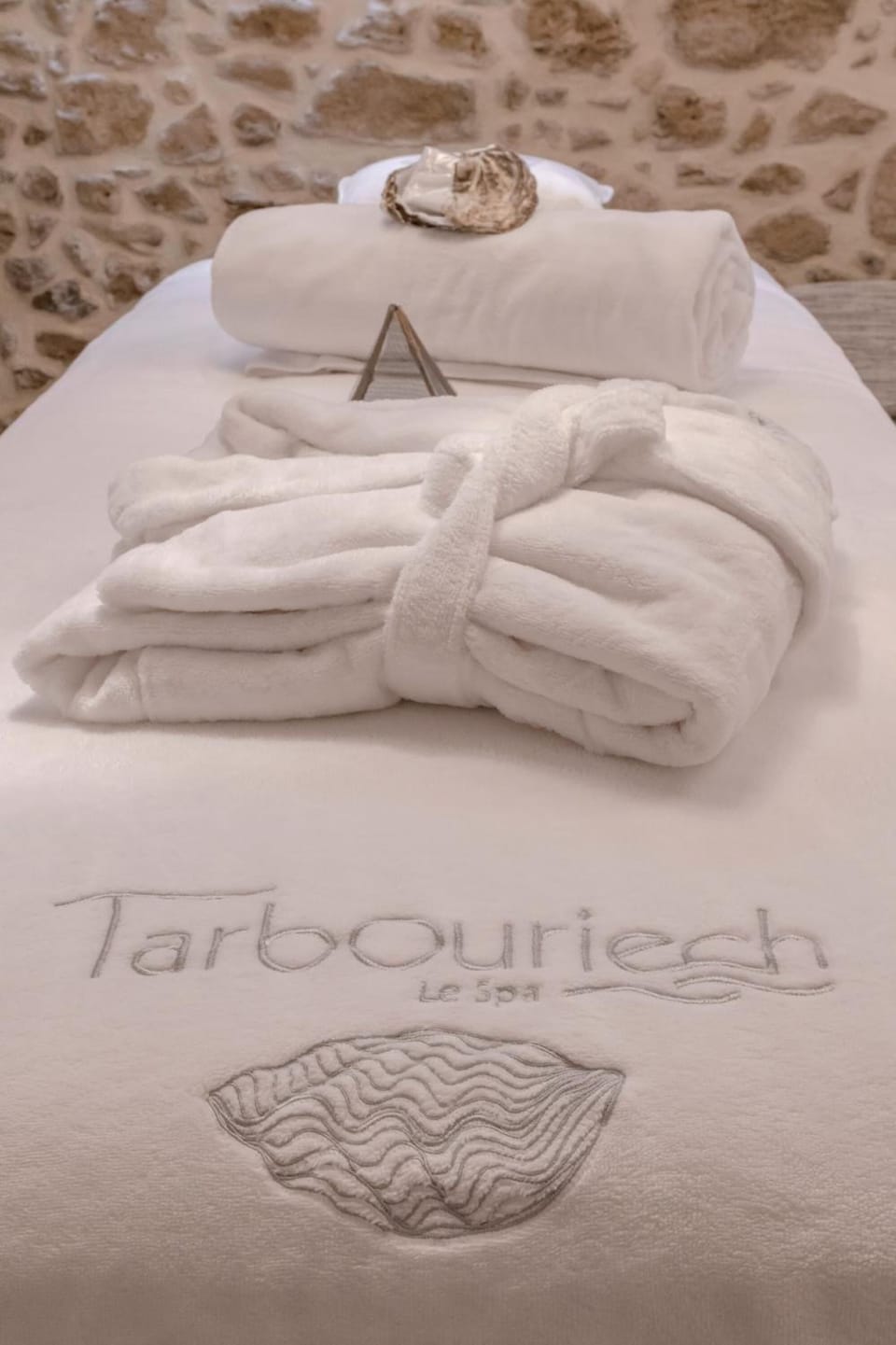 Couples treatment rooms, sauna, steam room, body treatments