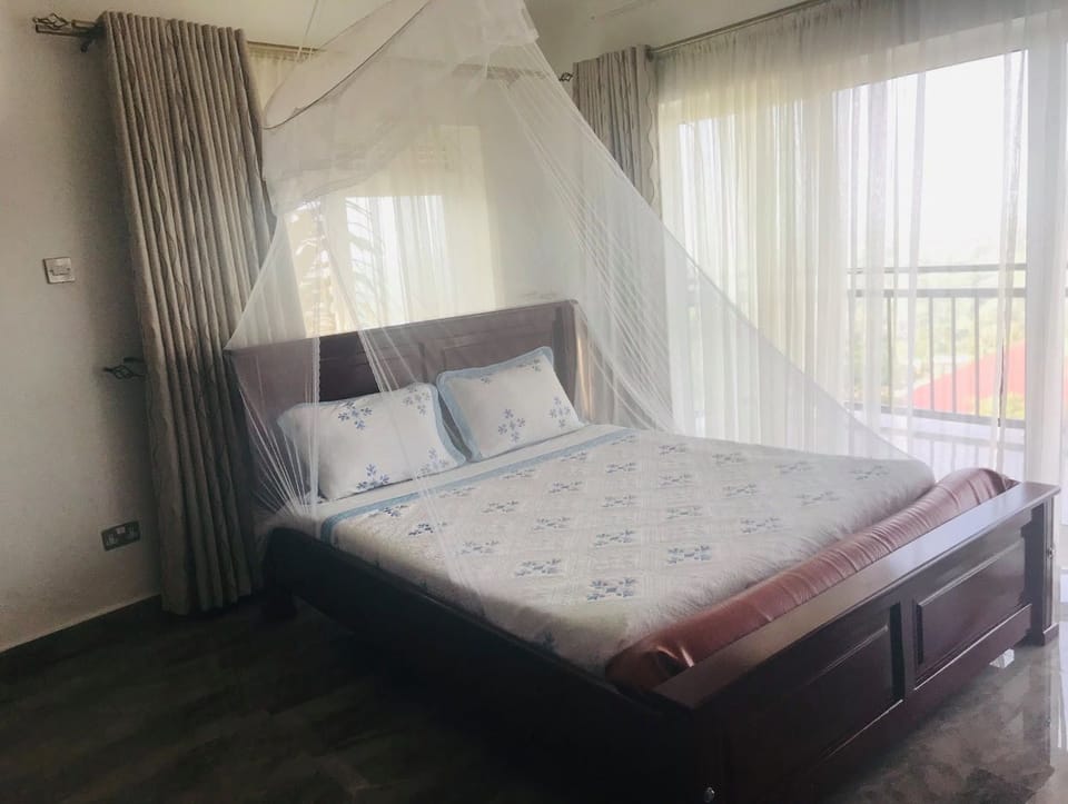 Desk, laptop workspace, free WiFi, bed sheets