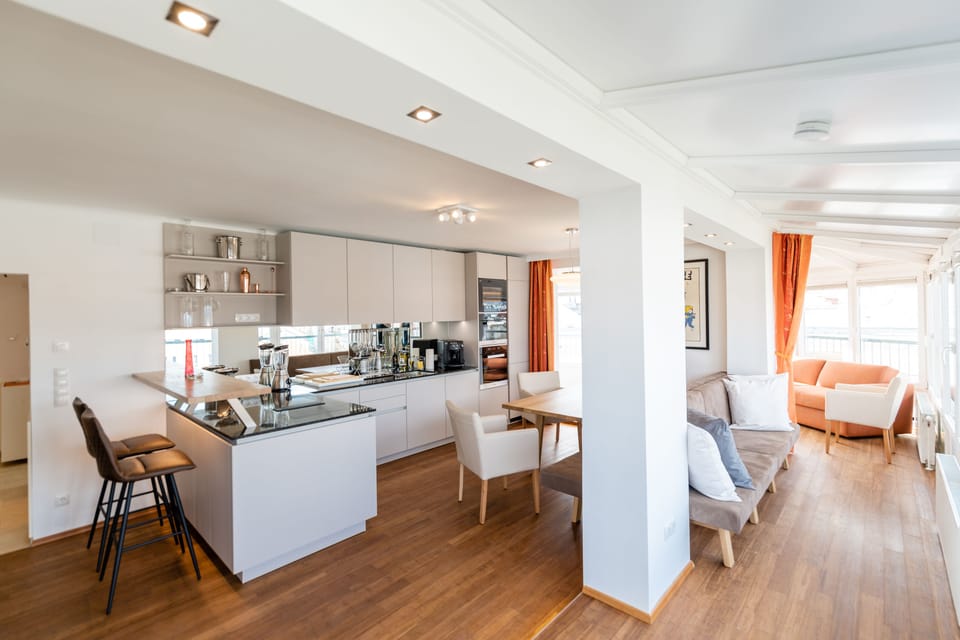 Panoramic Penthouse, 2 Bedrooms, Patio, City View | Shared kitchen | Fridge, microwave, oven, stovetop