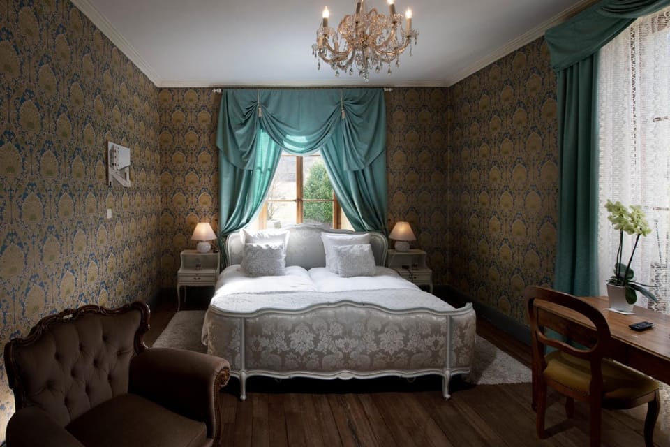 Soundproofing, WiFi (free), bed sheets