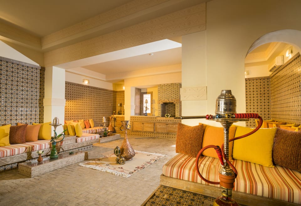 Lobby lounge
