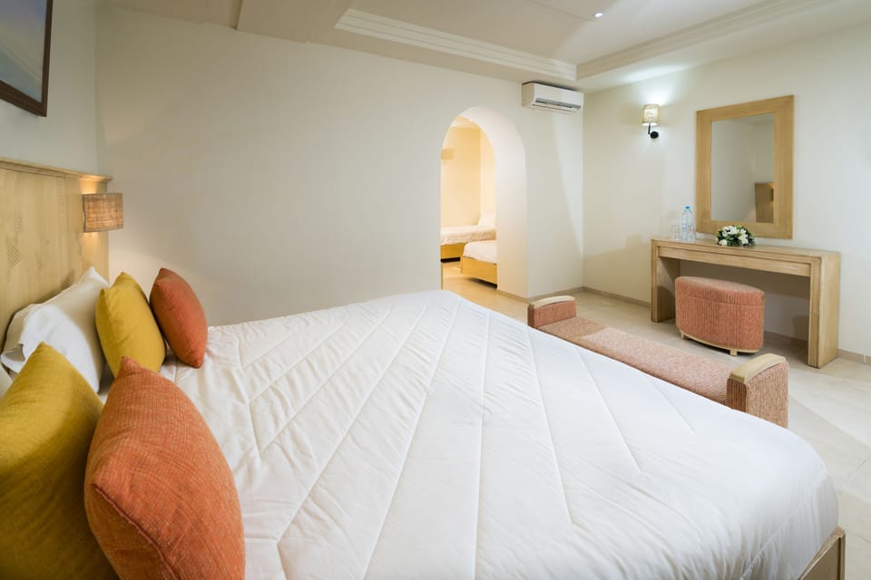 Minibar, desk, blackout drapes, bed sheets