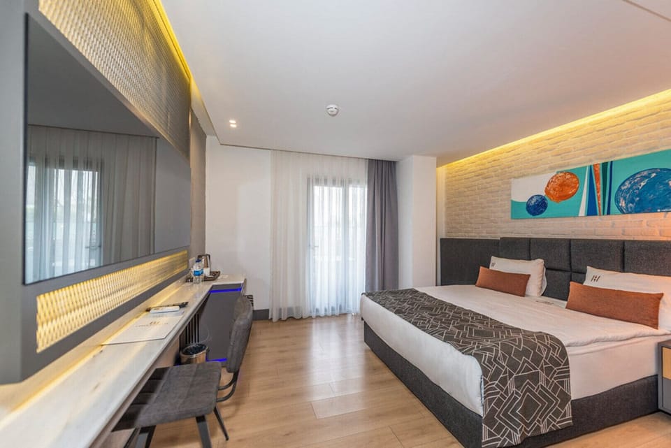 Minibar, in-room safe, desk, soundproofing