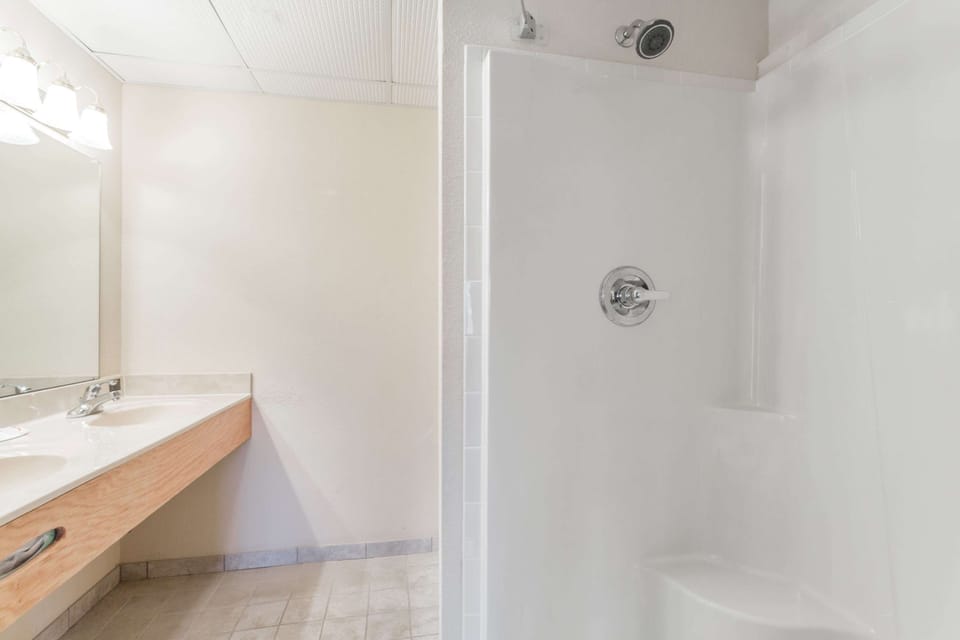 Super 8 by Wyndham Gallipolis Pt Pleasant Area Motel in Ohio
