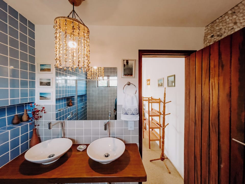 Quarto Jardim | Bathroom | Shower, towels