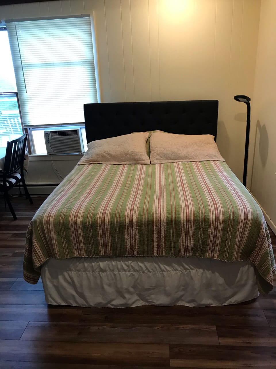 Queen size bed 
