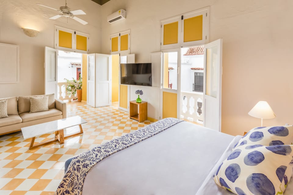 Junior Suite (San Pedro) | In-room safe, free WiFi, bed sheets