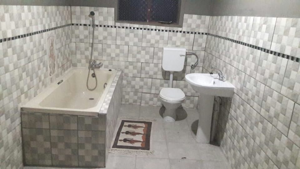 Deluxe Room | Deep soaking bathtub
